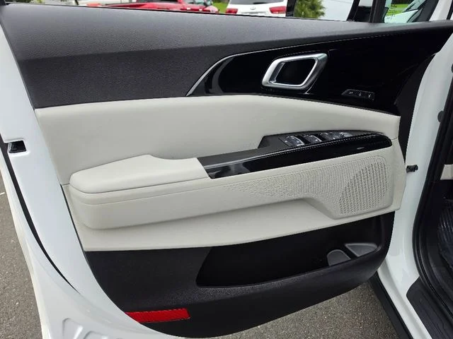 Used 2022 White Kia SX image 20