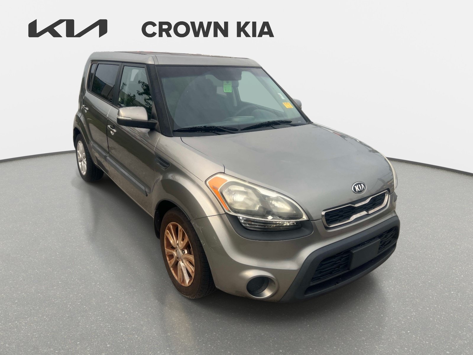 Used 2013 Titanium Pearl Metallic Kia + image 3