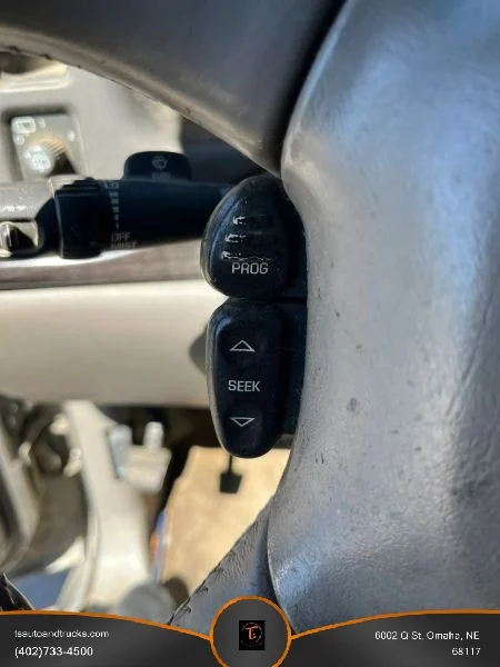 Used 2001 Silver GMC Denali Sport Utility 4D image 21