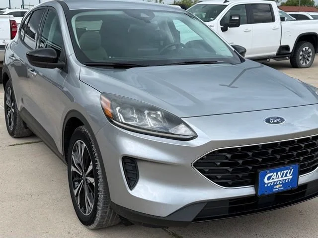 Used 2022 Silver Ford SE image 3