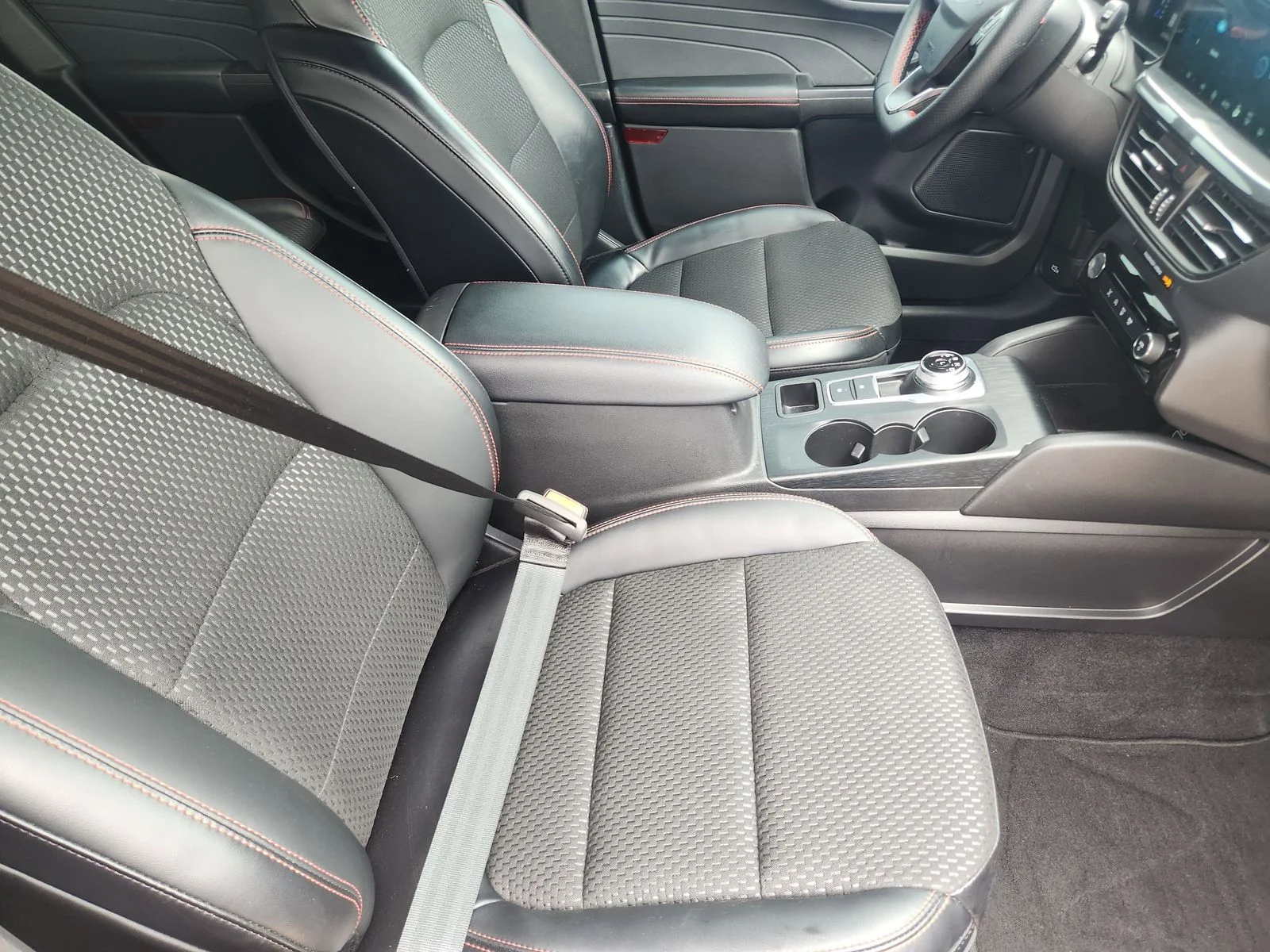 Used 2024 Gray Ford ST-Line image 13
