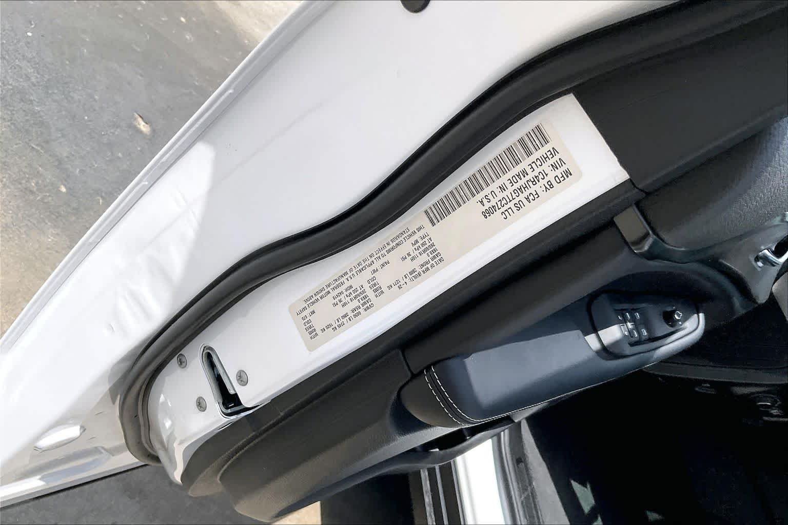 New 2026 Bright White Clear-Coat Exterior Paint Jeep Laredo image 19