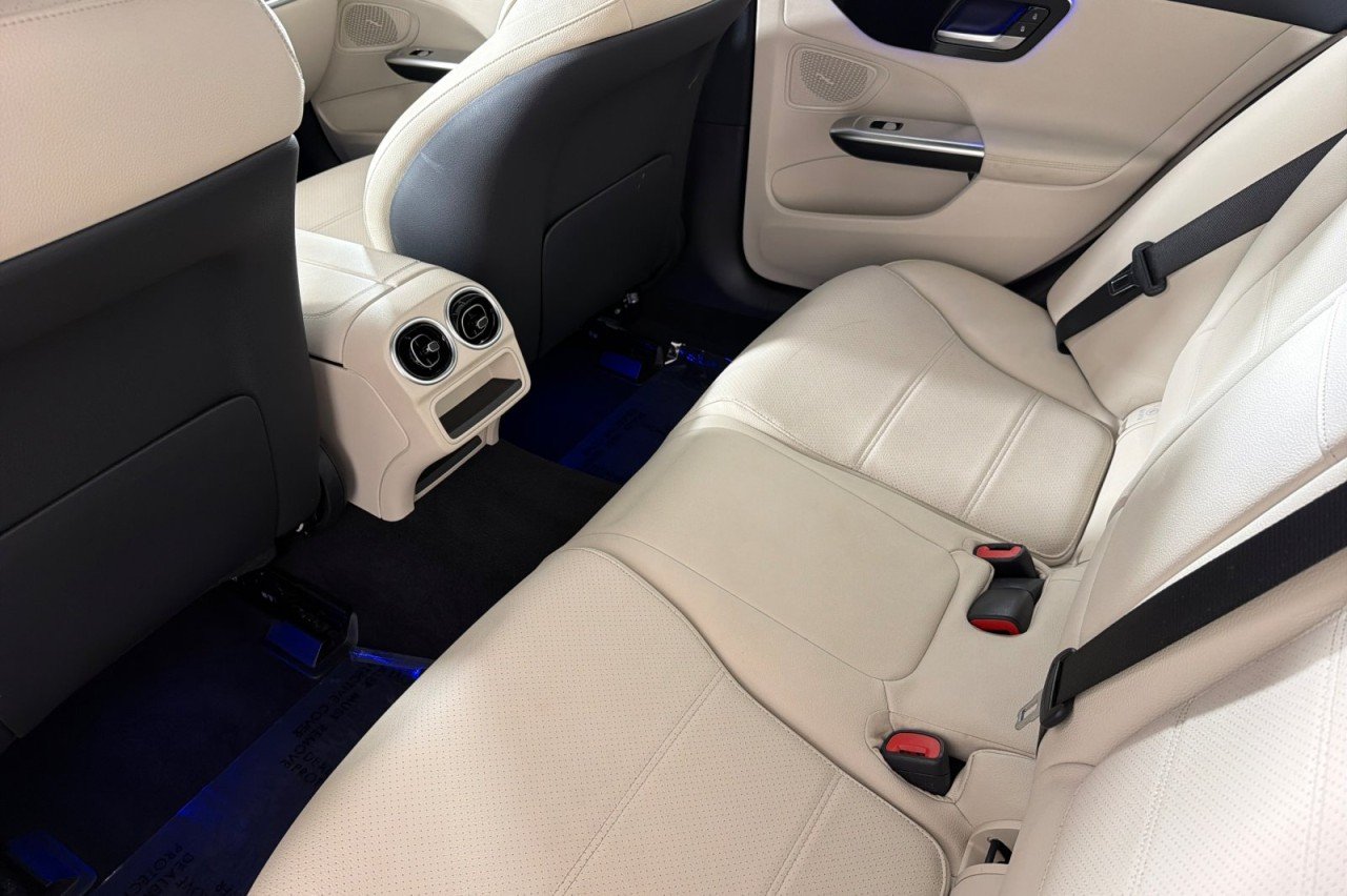 Used 2023 Lunar Blue Metallic Mercedes-Benz C 300 image 11