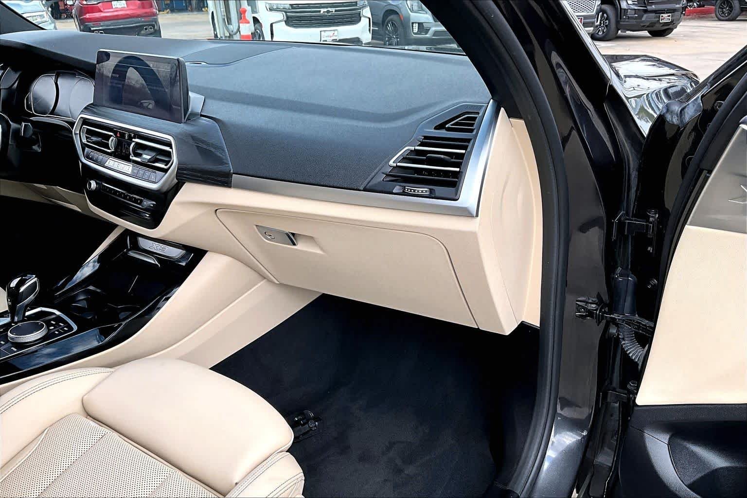 Used 2022 Jet Black BMW sDrive30i image 25