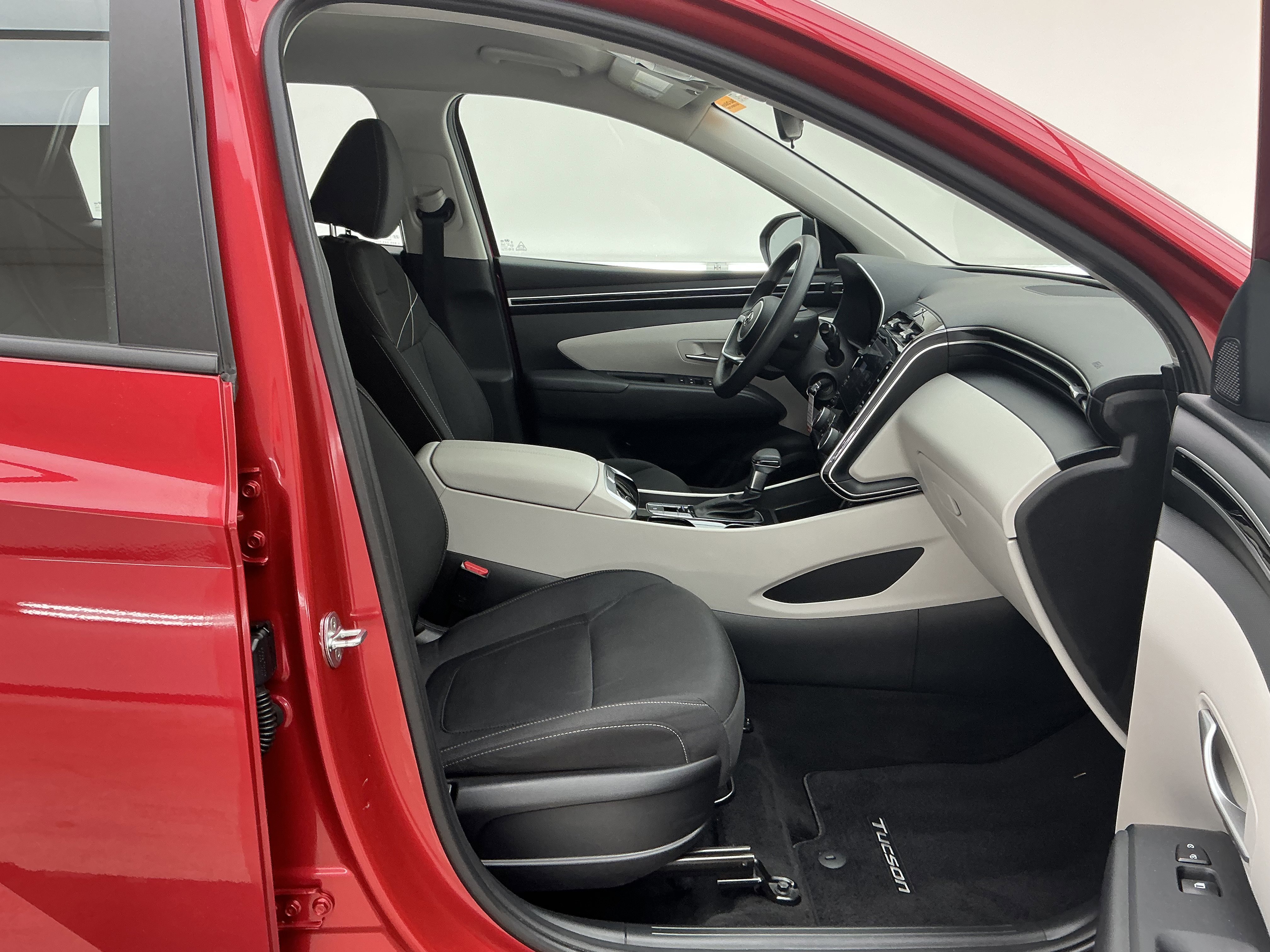 2023 Hyundai Tucson SE - Photo 25