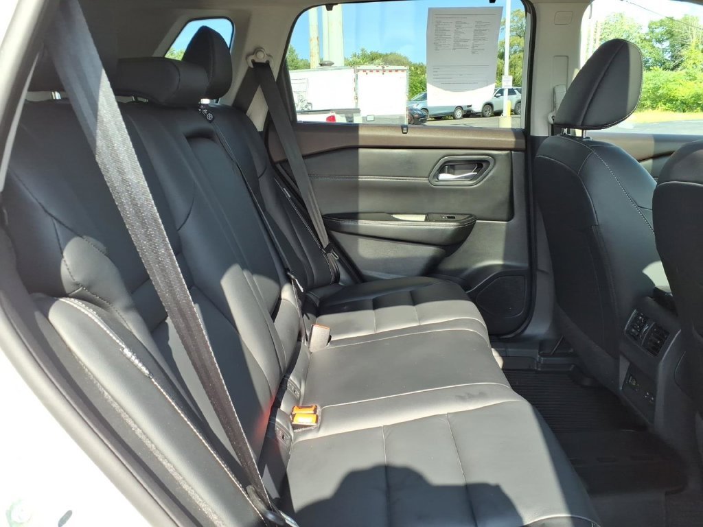 Used 2023 Pearl White Nissan SL premium w/heated leather seats & pano roof image 39