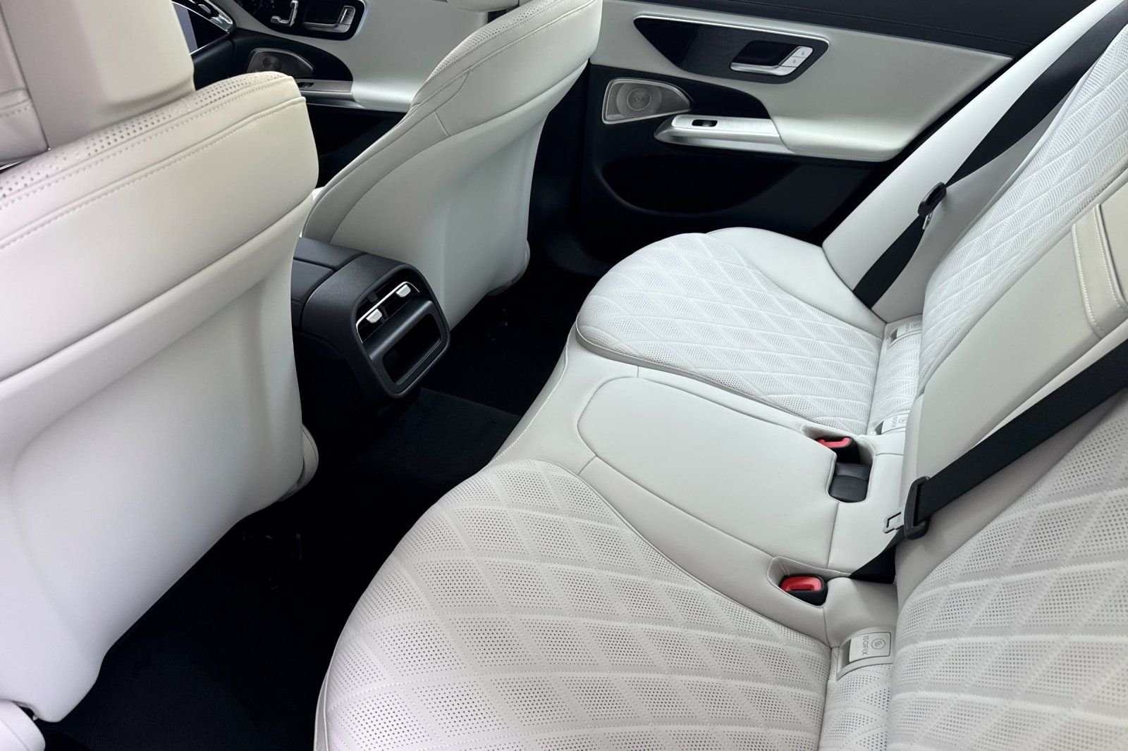 New 2027 Polar White Mercedes-Benz E 450 image 10
