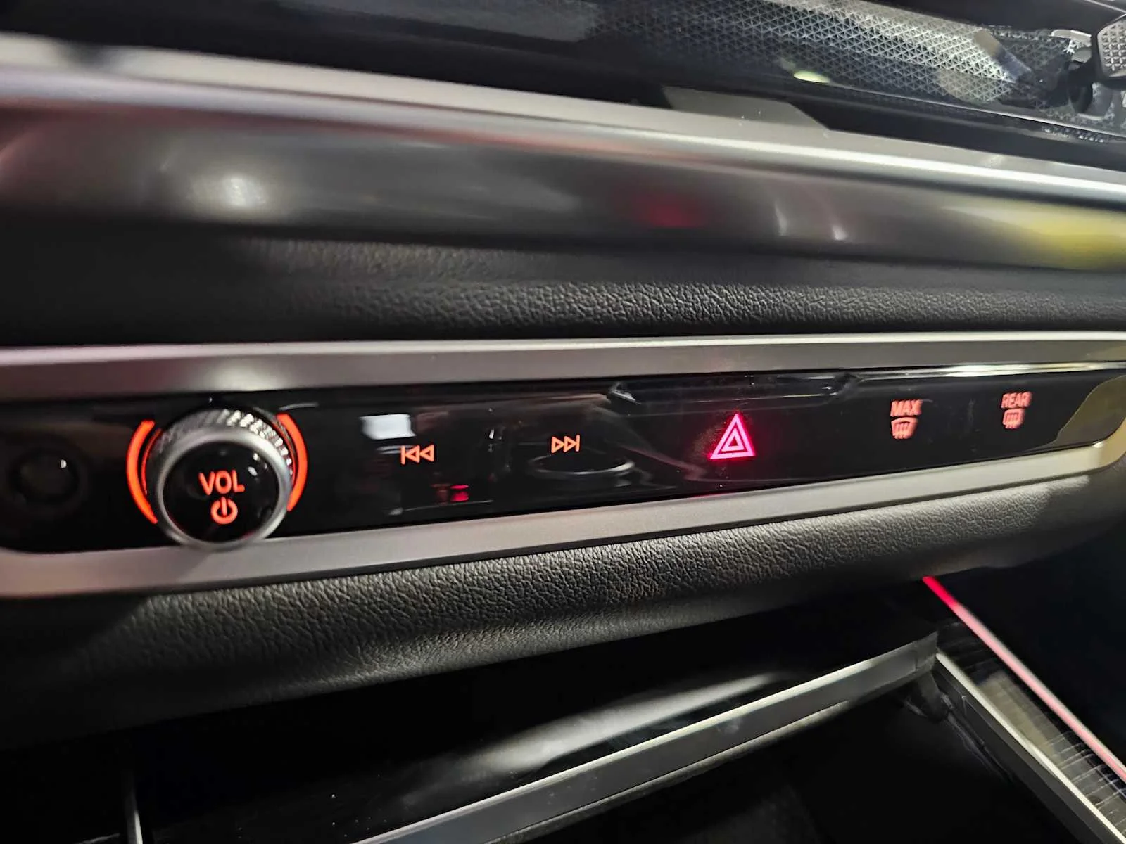 New 2026 Carbon Black Metallic BMW xDrive40i image 18