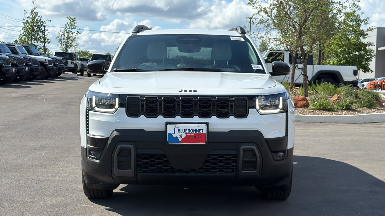 New 2026 Bright White Clear-Coat Exterior Paint Jeep Limited image 2