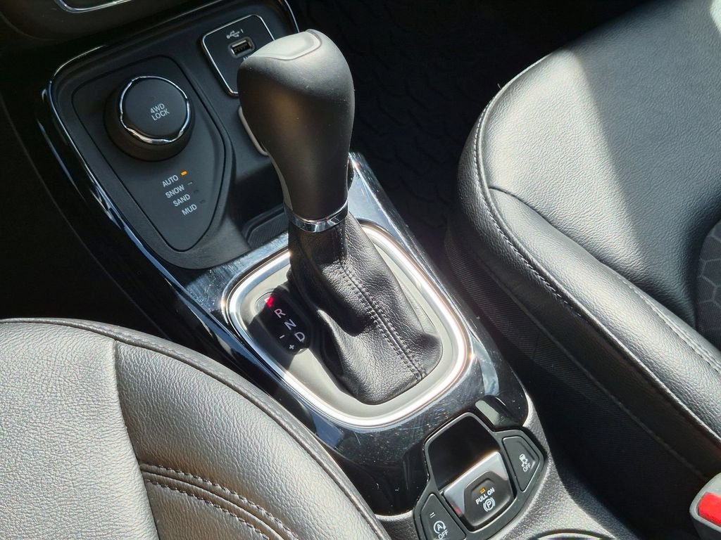 Used 2020 White Jeep Latitude image 16