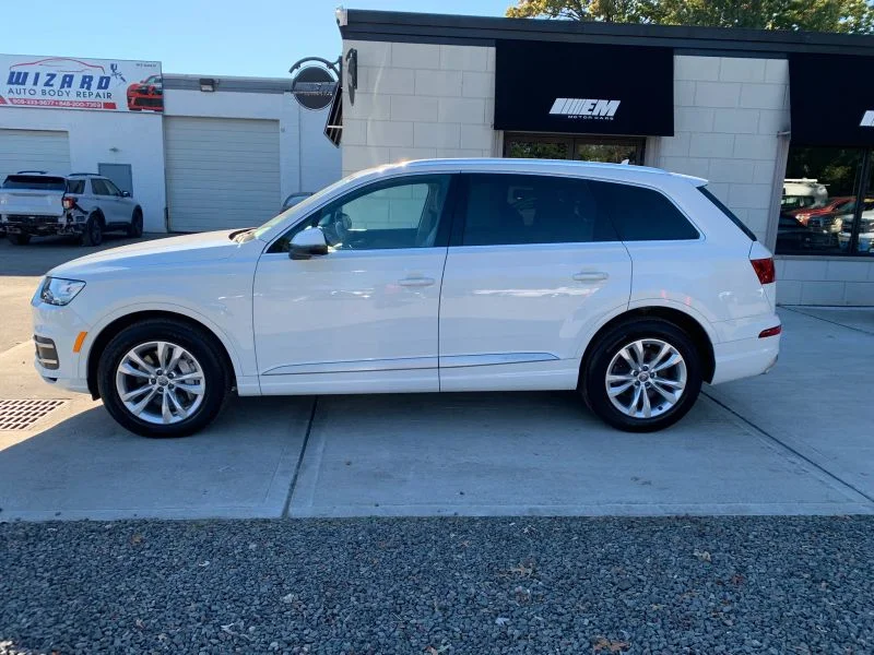 Used 2019 White Audi 55 TFSI Premium Plus Sport Utility 4D image 7