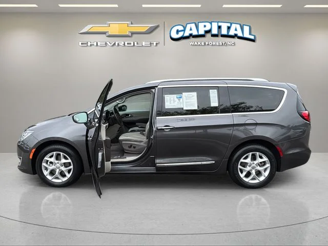 Used 2017 Gray Chrysler Touring L Plus image 9