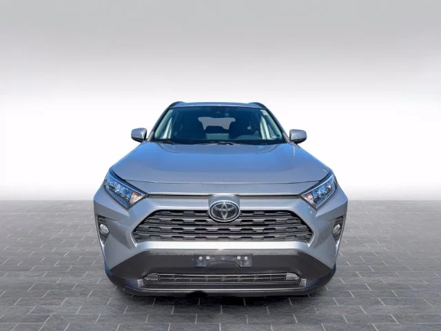 Used 2021 Silver Toyota XLE image 2