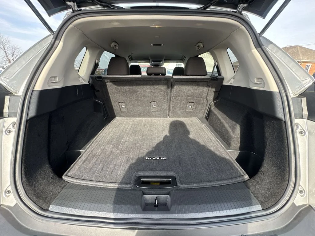 Used 2023 Silver Nissan SV image 22