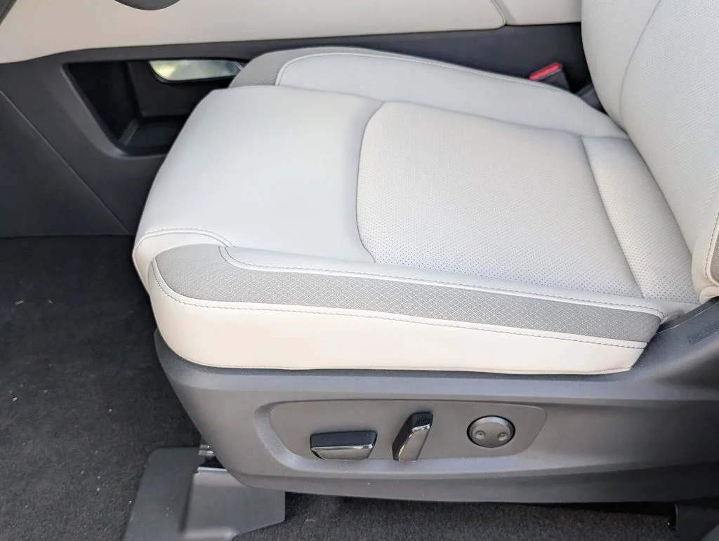 New 2026 Everest White Pearl TriCoat Nissan SL image 19