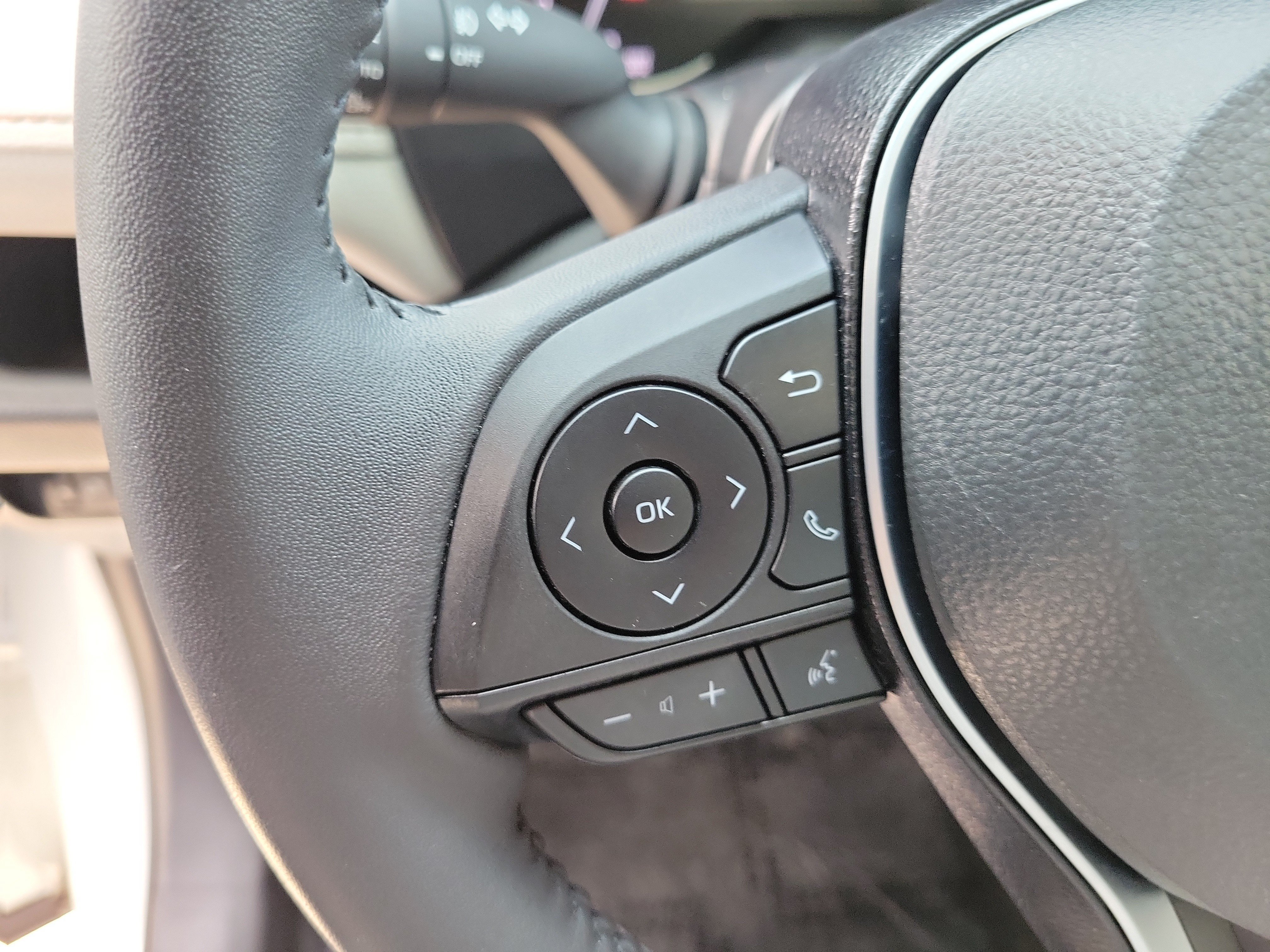 Certified Used 2024 Pearl Toyota XLE Premium image 28