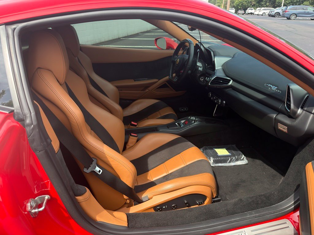Used 2011 Red Ferrari Base image 18