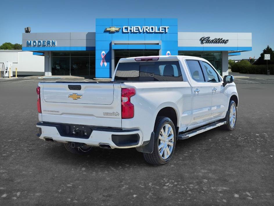 Used 2023 Iridescent Pearl Tricoat Chevrolet High Country image 5