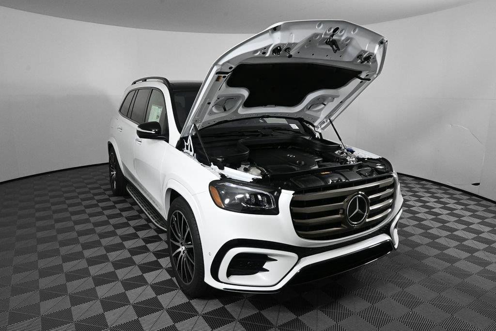 New 2026 MANUFAKTUR Moonlight White Metallic Mercedes-Benz GLS 450 image 34