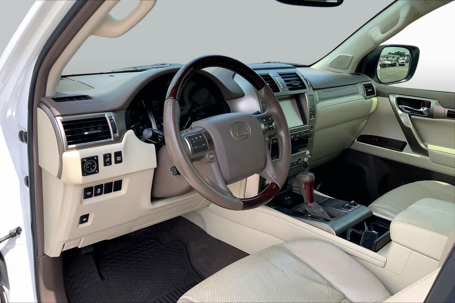Used 2014 Starfire Pearl Lexus  image 17