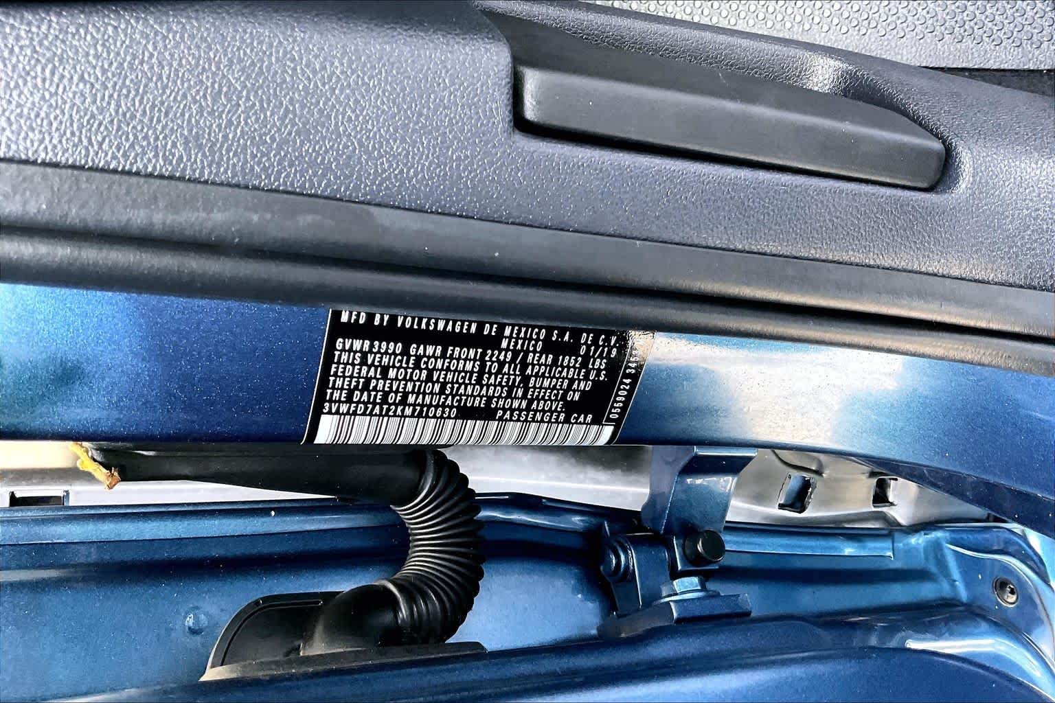 Used 2019 Silk Blue Metallic Volkswagen S image 31