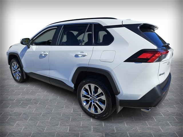 2020 Toyota RAV4 XLE Premium photo 4