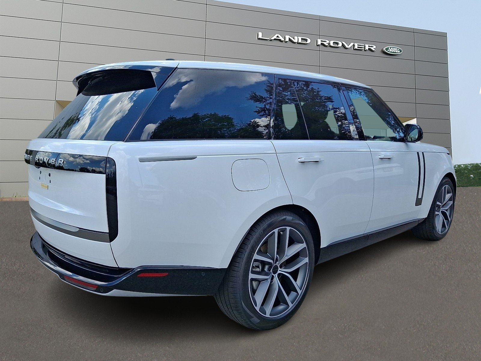 New 2026 Ostuni Pearl White Land Rover P400 SE image 2