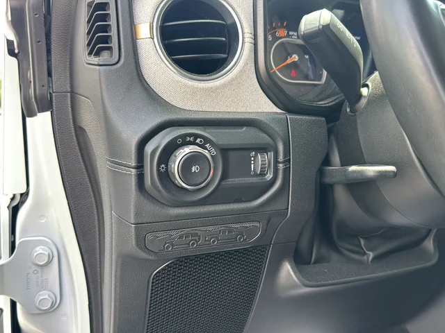 Used 2024 White/off-white Jeep Sahara image 28