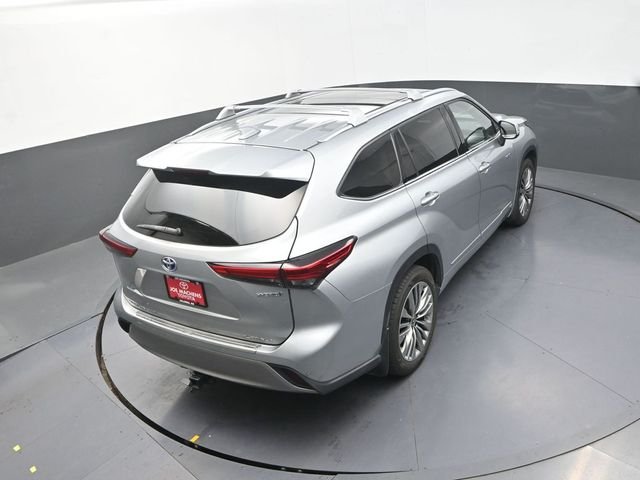 Used 2021 Silver Toyota Platinum image 29