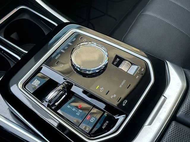 2025 BMW 7 Series 760i - Photo 21
