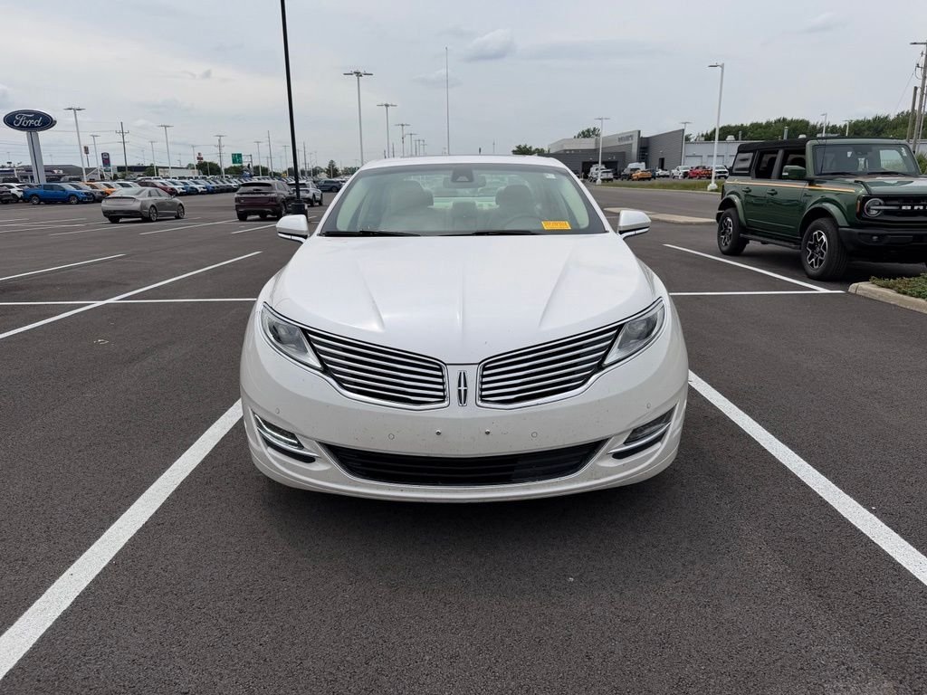 Used 2014 White Lincoln Base image 2