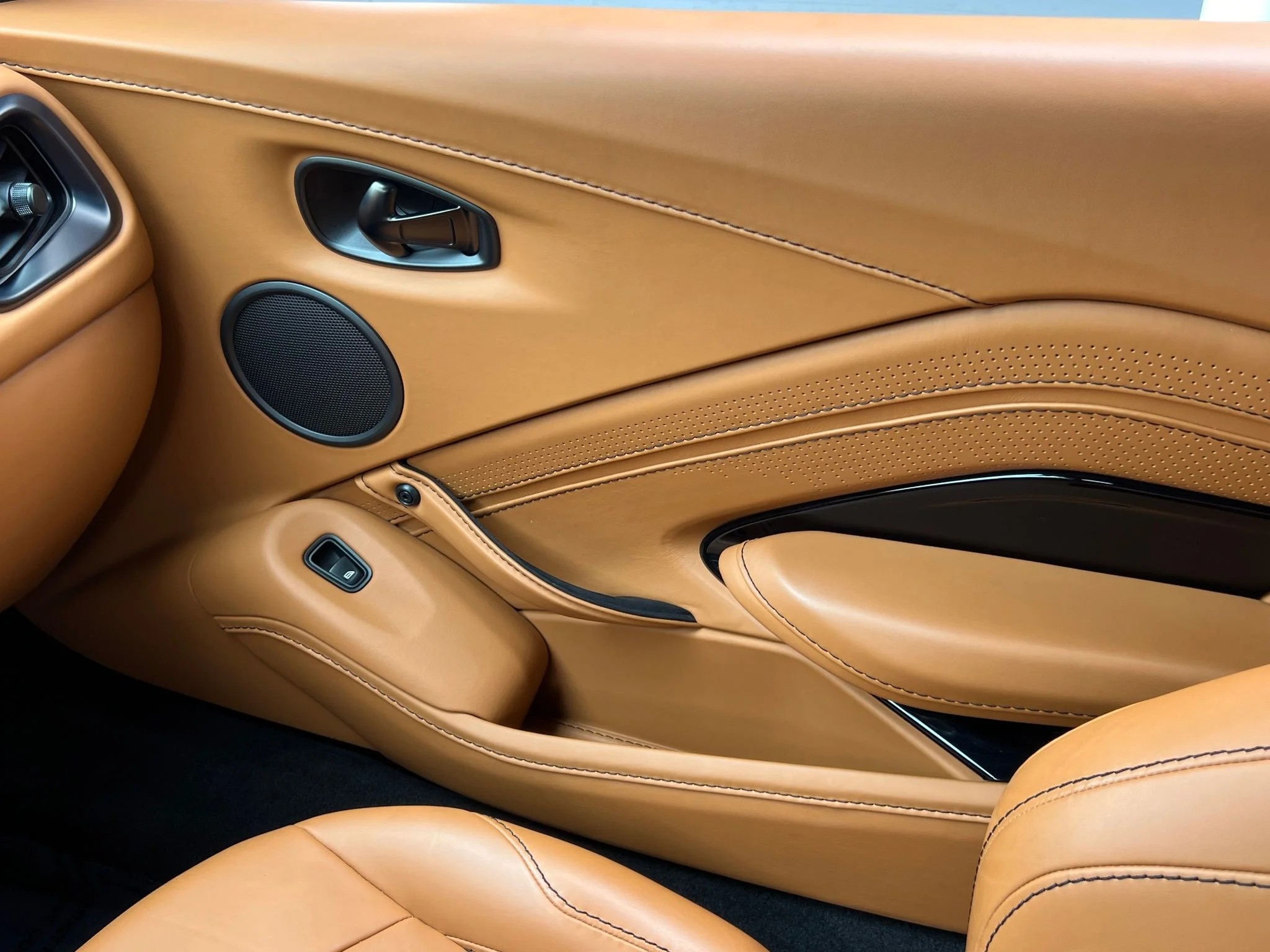 Used 2023 Green Aston Martin  image 42