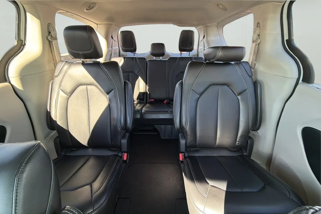 Used 2024 White Chrysler Touring L image 35
