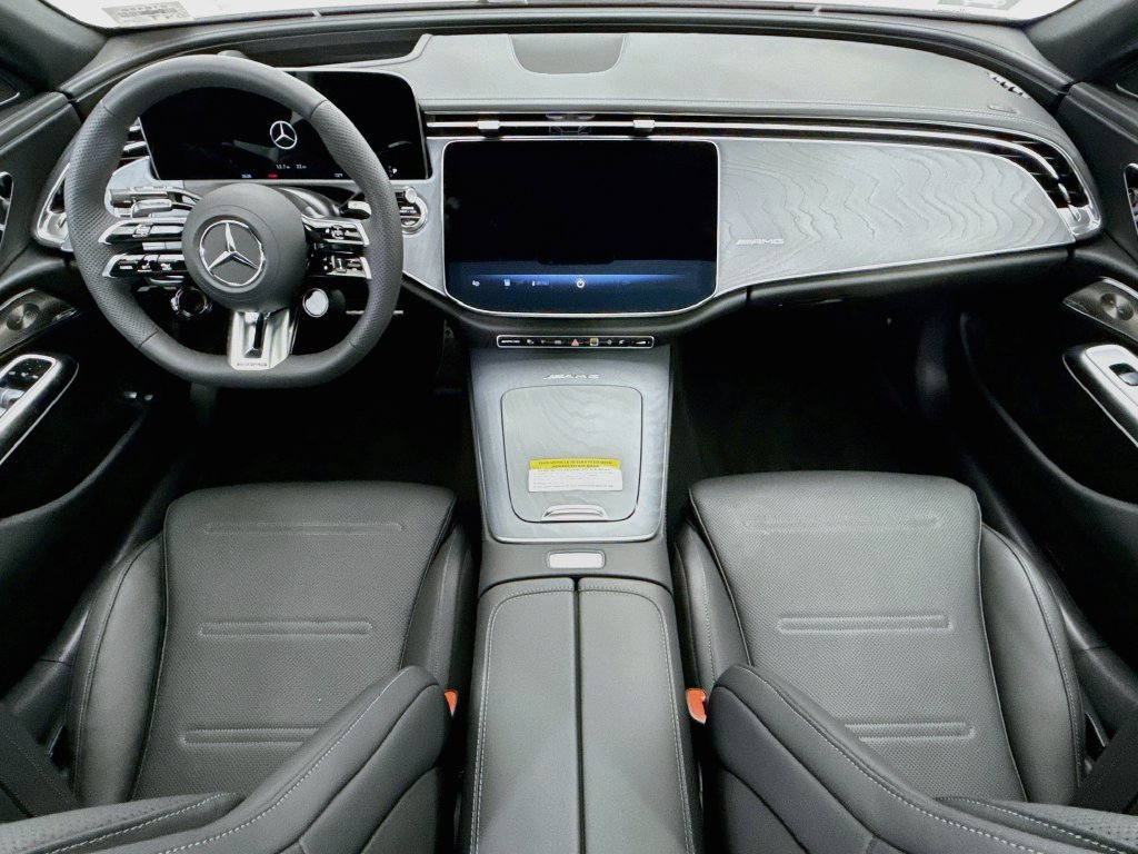 New 2027 MANUFAKTUR Moonlight White Magno Mercedes-Benz E 53 AMG® image 14