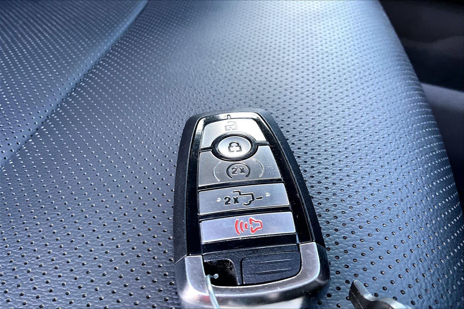 Used 2023 Iconic Silver Metallic Ford LARIAT image 12
