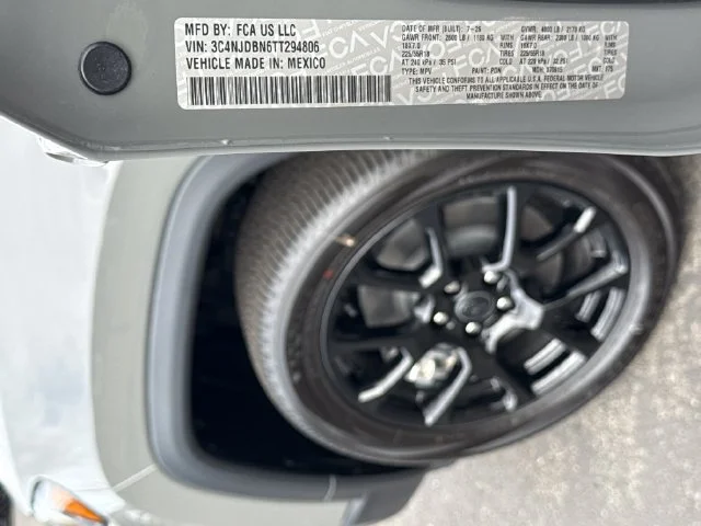 New 2026 Sting-Gray Clearcoat Jeep Latitude image 28