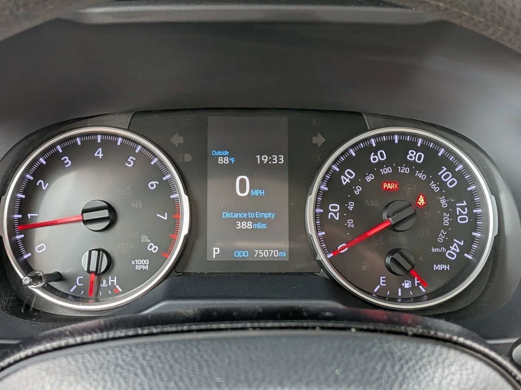 Used 2021 White Toyota LE image 33