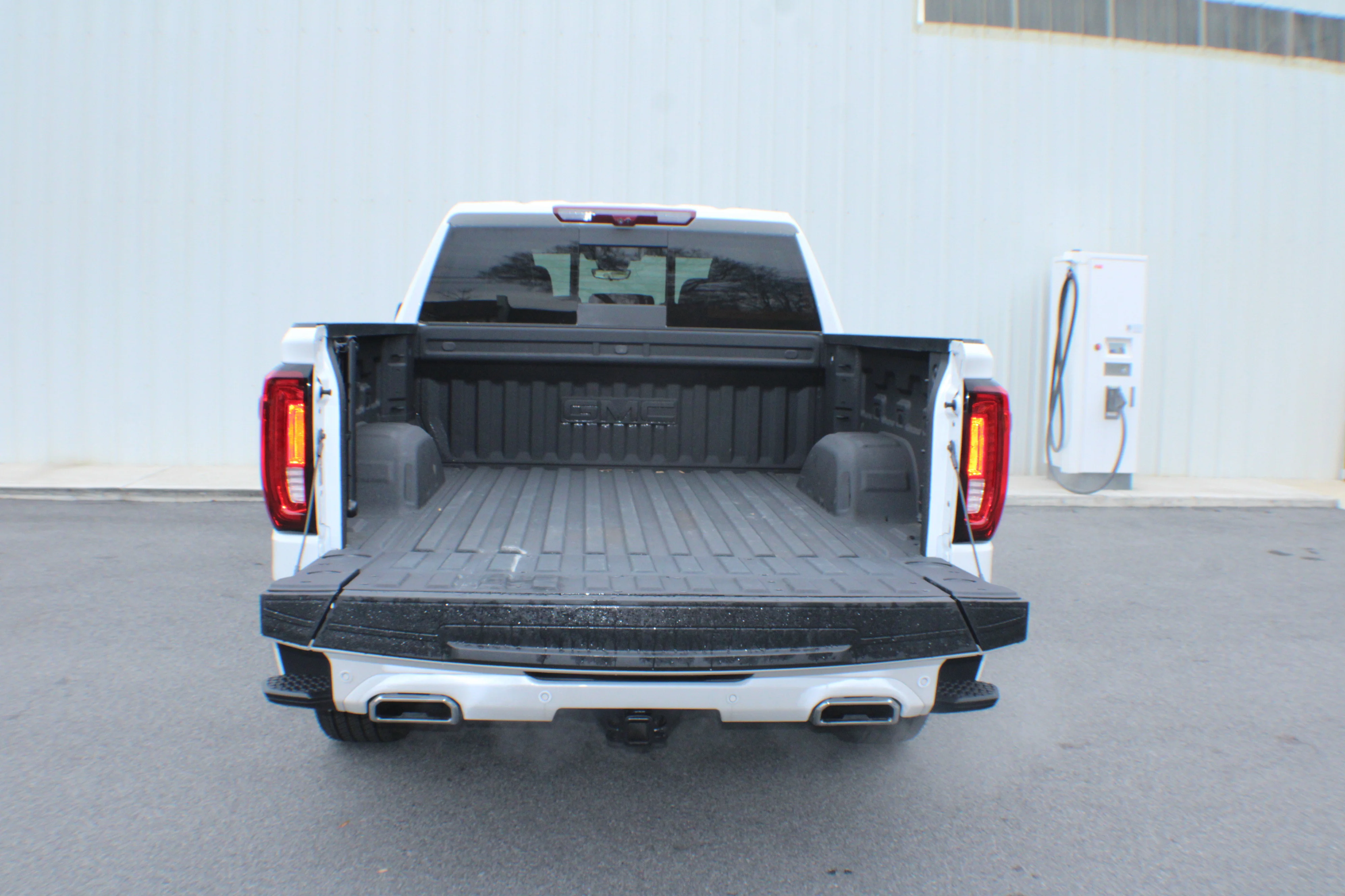 Certified Used 2025 White Frost Tricoat GMC Denali Ultimate image 20