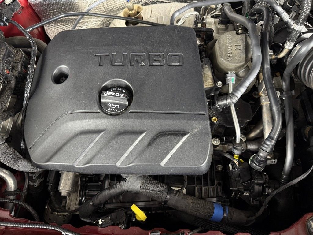 Used 2023 Red Buick Select image 19