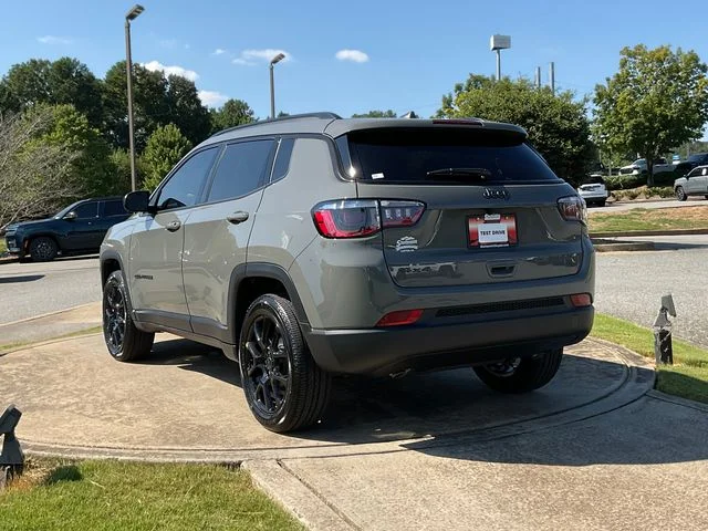 New 2026 Sting-Gray Clearcoat Jeep Latitude image 5