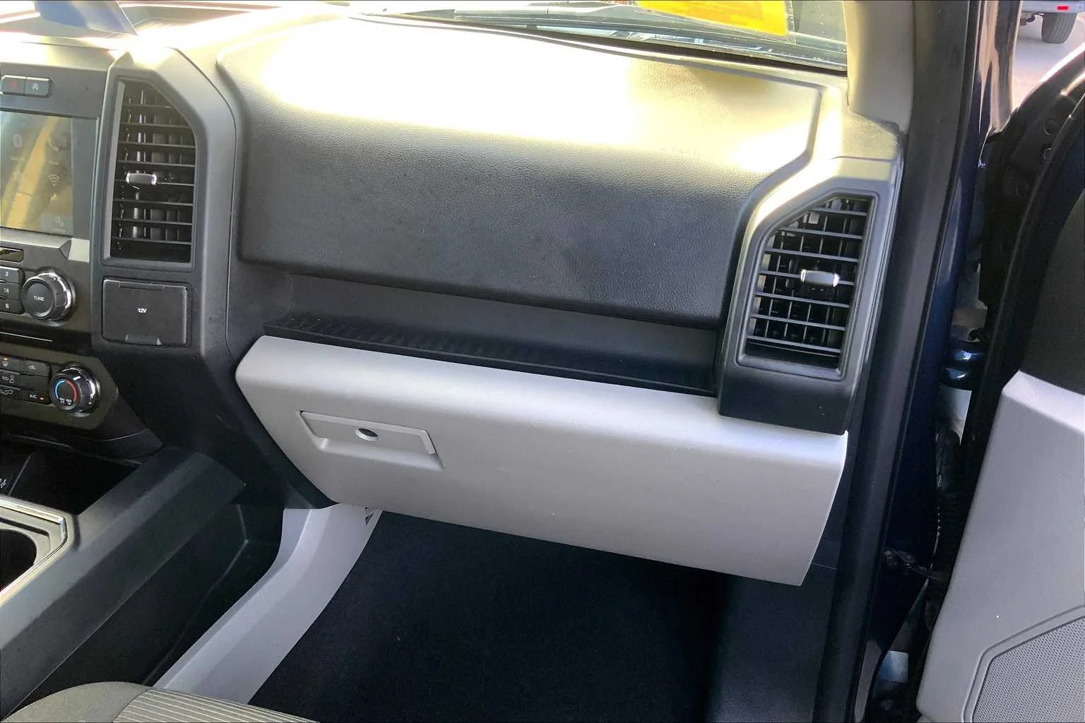 Used 2018 Blue Jeans Metallic Ford XL image 19