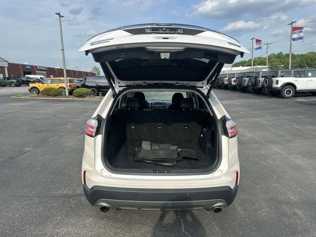 Used 2019 White Platinum Clearcoat Metallic Ford SEL image 22