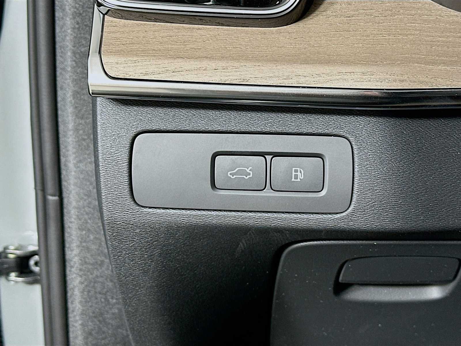 New 2026 Vapour Grey Volvo Plus image 10