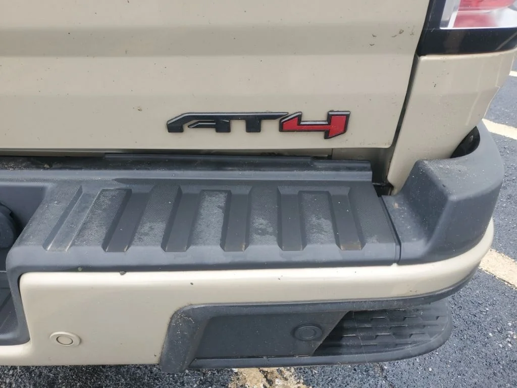 Used 2022 Beige GMC AT4 w/Leather image 6