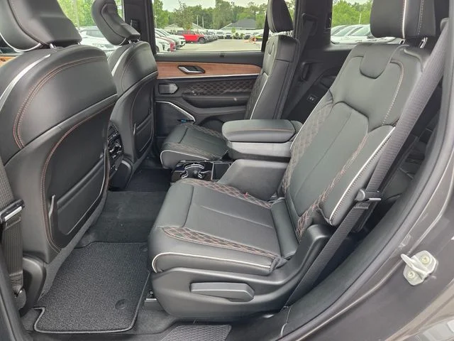 New 2026 Baltic Gray Metallic Clear-Coat Exterior Paint Jeep Summit image 5