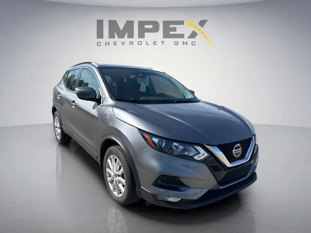 Used 2022  Nissan SV image 5