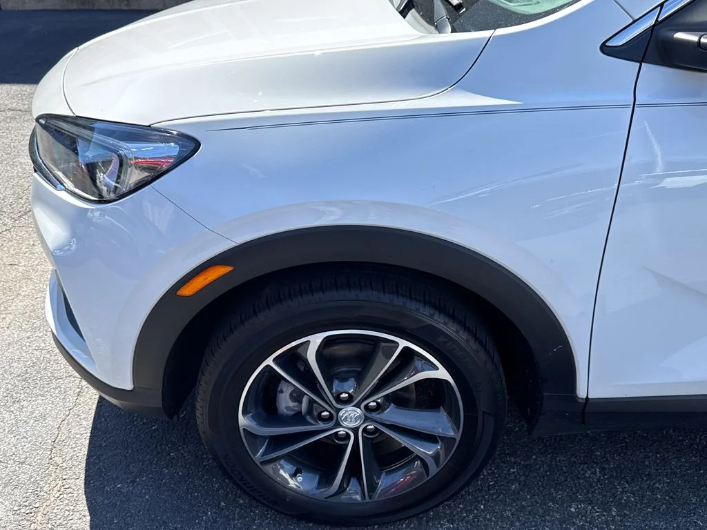 Used 2022 Summit White Buick Select image 10