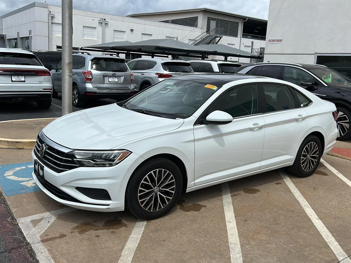 Used 2019 Pure White Volkswagen SE image 1