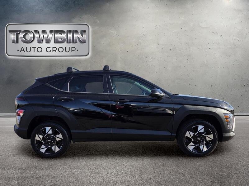 Used 2025 Black Hyundai SEL image 3