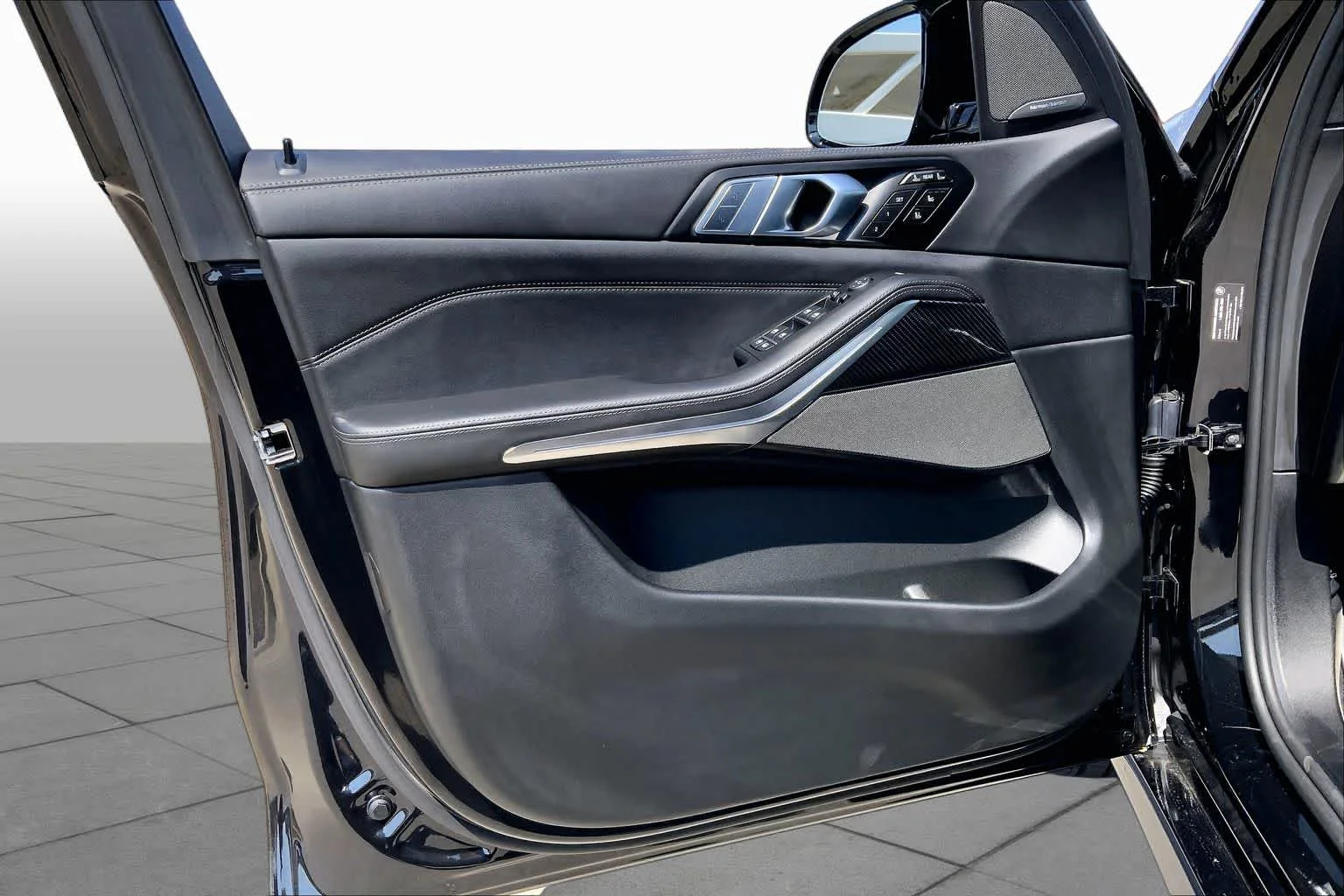 New 2026 Black Sapphire Metallic BMW M60i image 10
